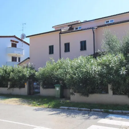 Iko 1 In Mit Terrasse * Poreč