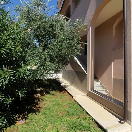 Iko 1 In Mit Terrasse Apartment Porec