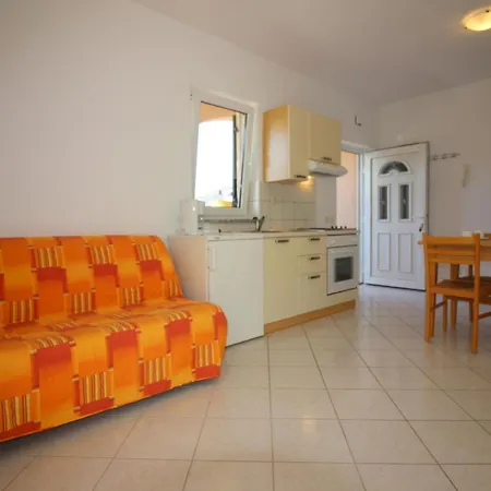 Iko 1 In Mit Terrasse Apartment