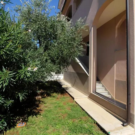 Iko 1 In Mit Terrasse Appartement